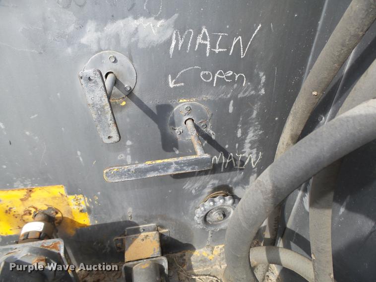 image for item L4062 1995 Crack Pro 400 tar kettle