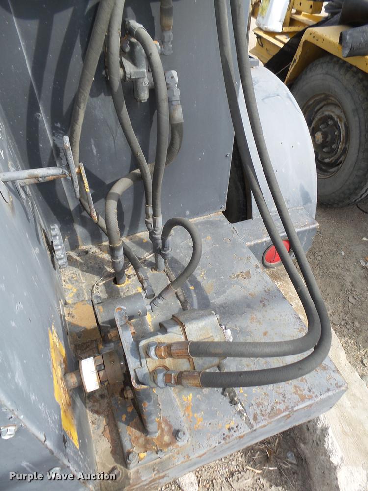 image for item L4062 1995 Crack Pro 400 tar kettle