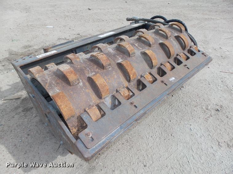 image for item L4064 Melroe 48PAD skid steer vibratory roller