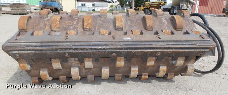 image for item L4064 Melroe 48PAD skid steer vibratory roller