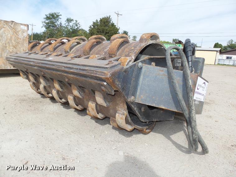 image for item L4064 Melroe 48PAD skid steer vibratory roller