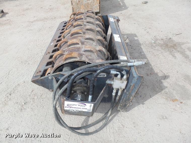 image for item L4064 Melroe 48PAD skid steer vibratory roller