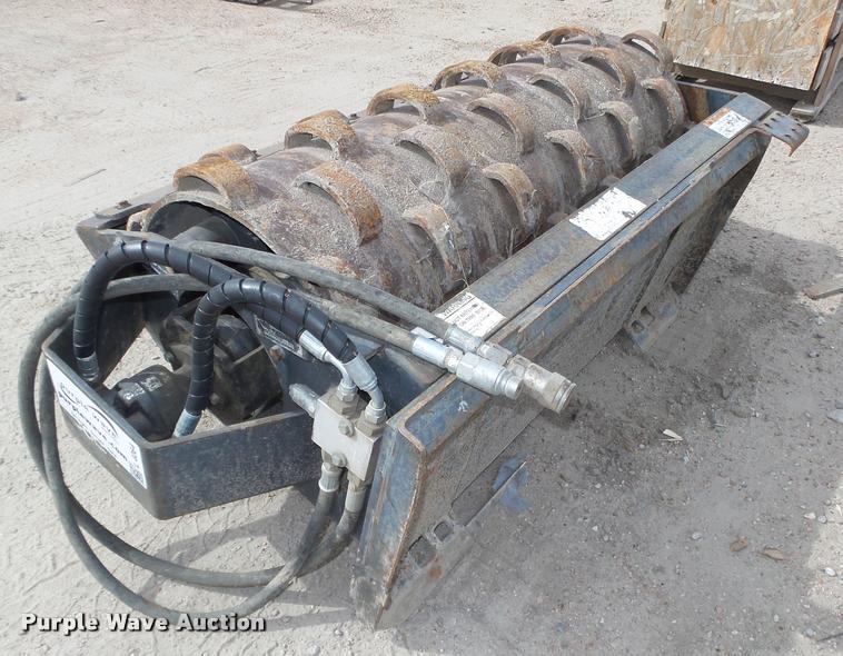 image for item L4064 Melroe 48PAD skid steer vibratory roller