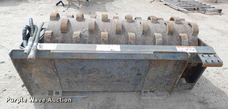 image for item L4064 Melroe 48PAD skid steer vibratory roller