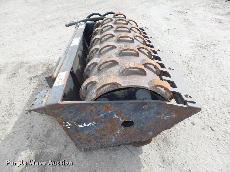 image for item L4064 Melroe 48PAD skid steer vibratory roller