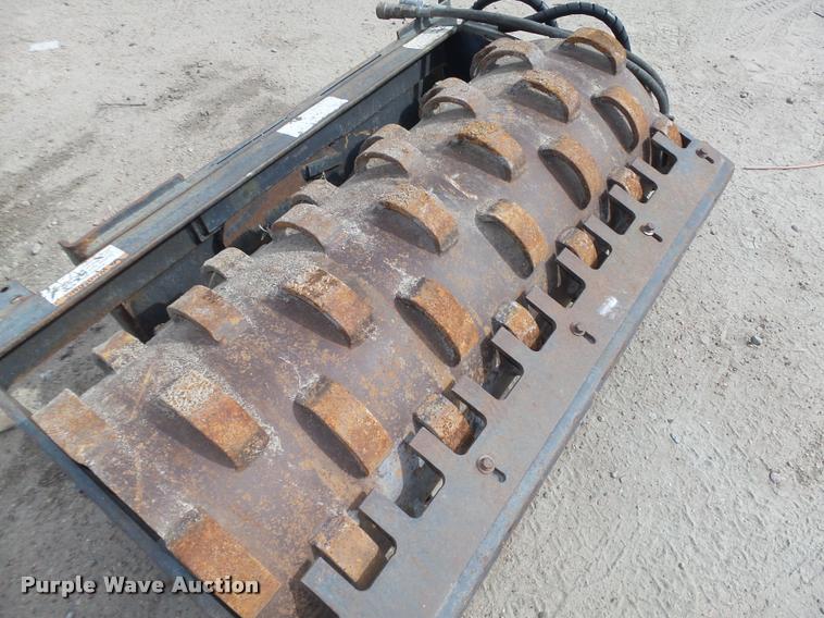 image for item L4064 Melroe 48PAD skid steer vibratory roller