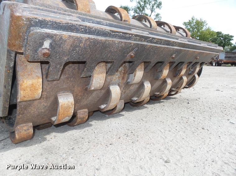 image for item L4064 Melroe 48PAD skid steer vibratory roller