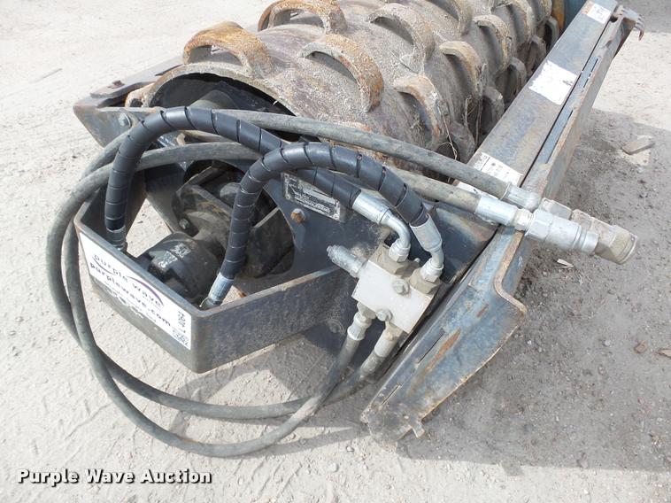 image for item L4064 Melroe 48PAD skid steer vibratory roller