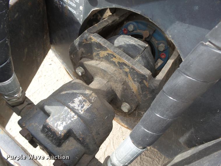 image for item L4064 Melroe 48PAD skid steer vibratory roller