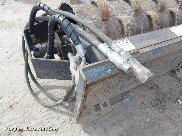 image for item L4064 Melroe 48PAD skid steer vibratory roller