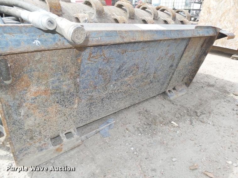 image for item L4064 Melroe 48PAD skid steer vibratory roller