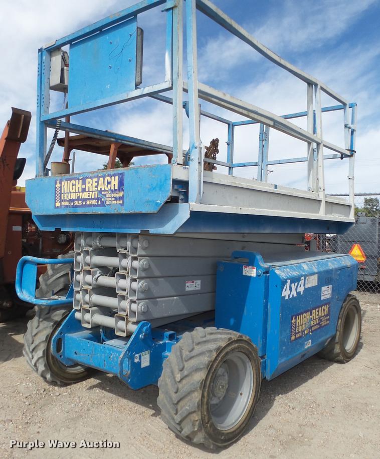 image for item L4066 2002 Genie GS-3268 scissor lift