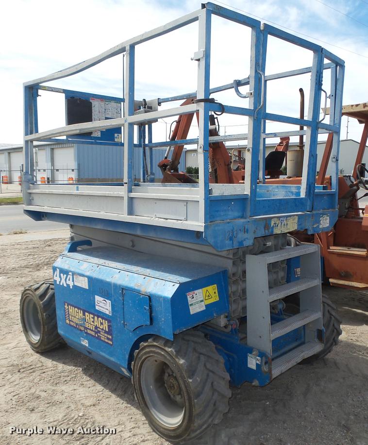 image for item L4066 2002 Genie GS-3268 scissor lift