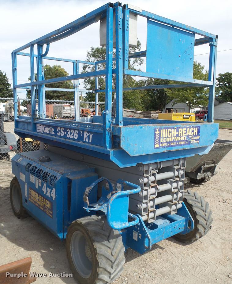 image for item L4066 2002 Genie GS-3268 scissor lift