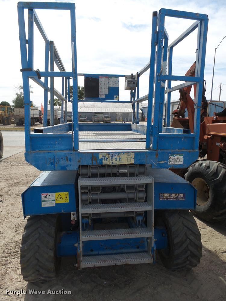 image for item L4066 2002 Genie GS-3268 scissor lift