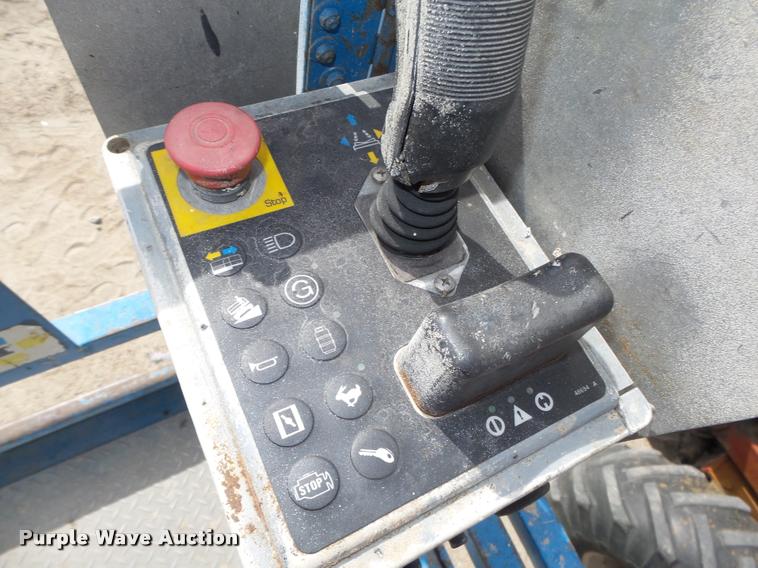 image for item L4066 2002 Genie GS-3268 scissor lift