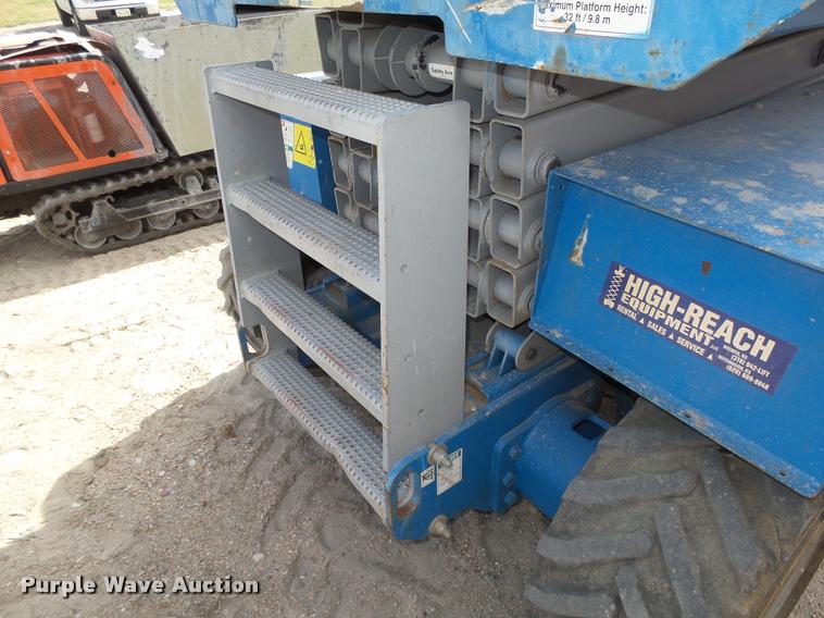 image for item L4066 2002 Genie GS-3268 scissor lift