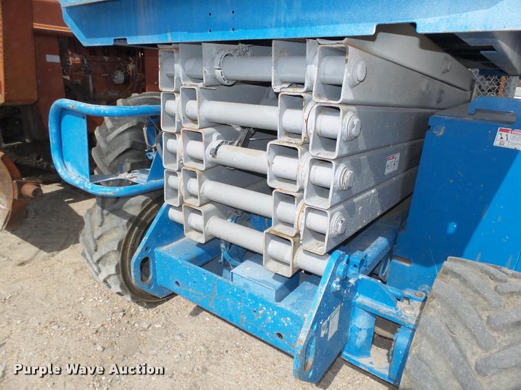 image for item L4066 2002 Genie GS-3268 scissor lift