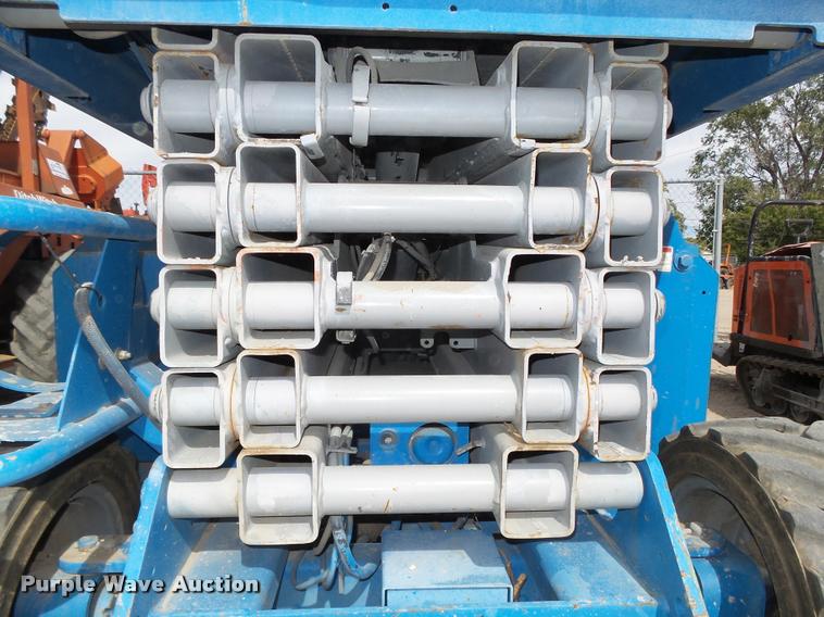 image for item L4066 2002 Genie GS-3268 scissor lift