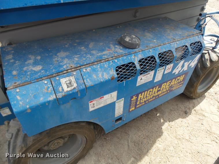 image for item L4066 2002 Genie GS-3268 scissor lift