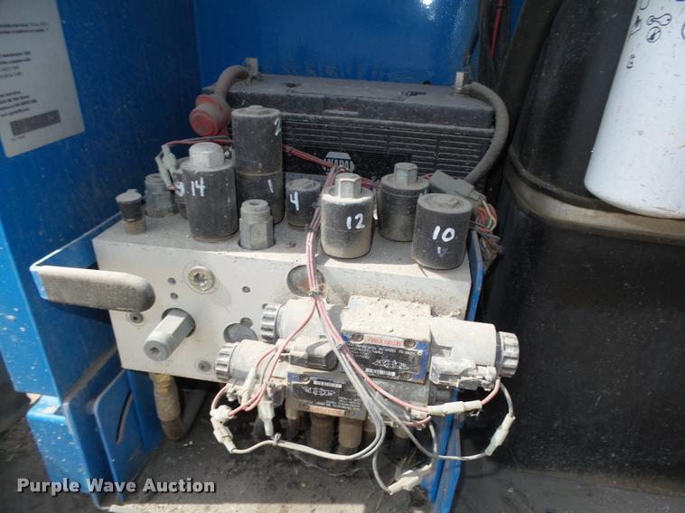 image for item L4066 2002 Genie GS-3268 scissor lift