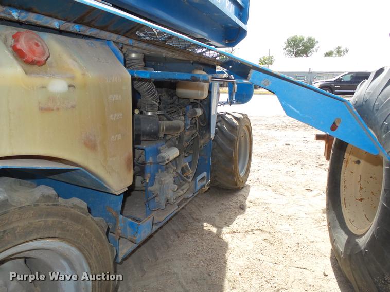 image for item L4066 2002 Genie GS-3268 scissor lift