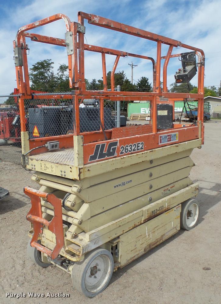 image for item L4067 JLG 2632E2 scissor lift