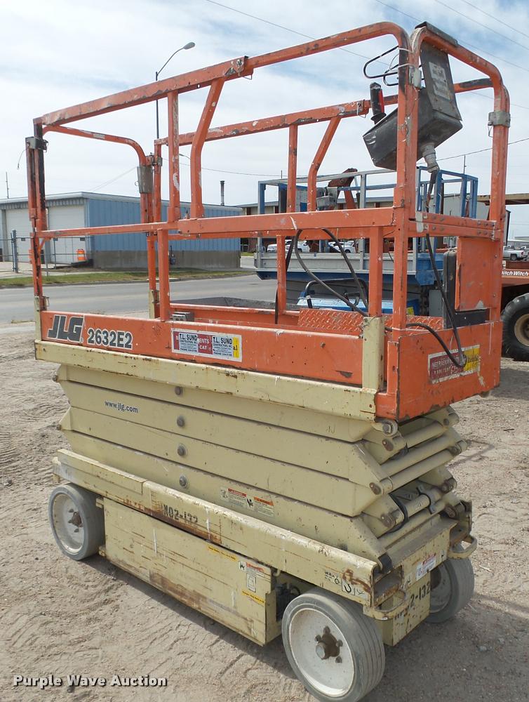 image for item L4067 JLG 2632E2 scissor lift