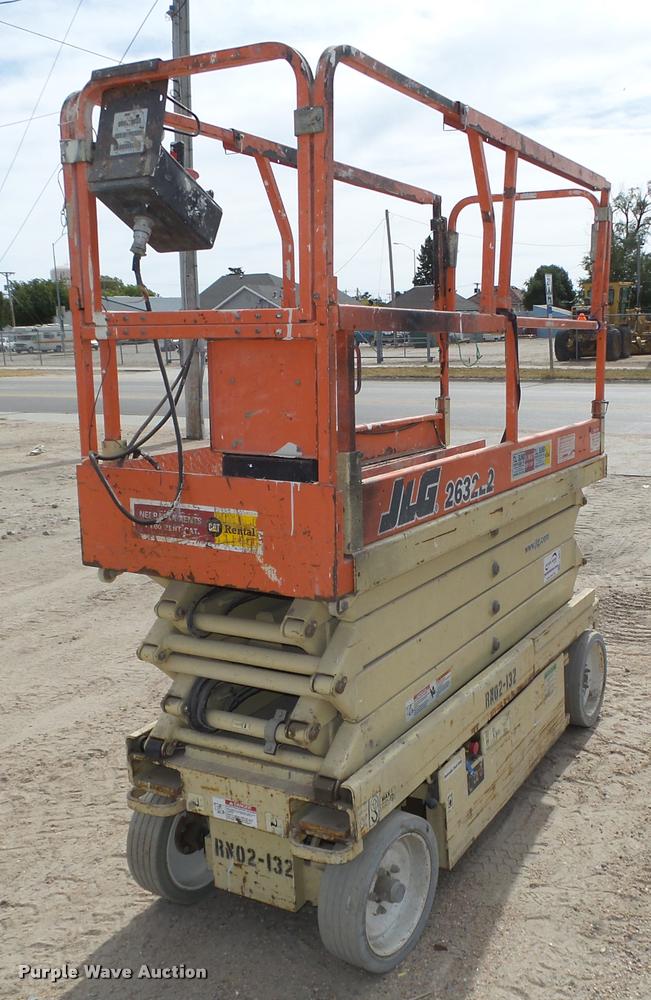 image for item L4067 JLG 2632E2 scissor lift