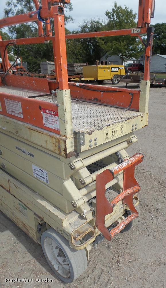 image for item L4067 JLG 2632E2 scissor lift