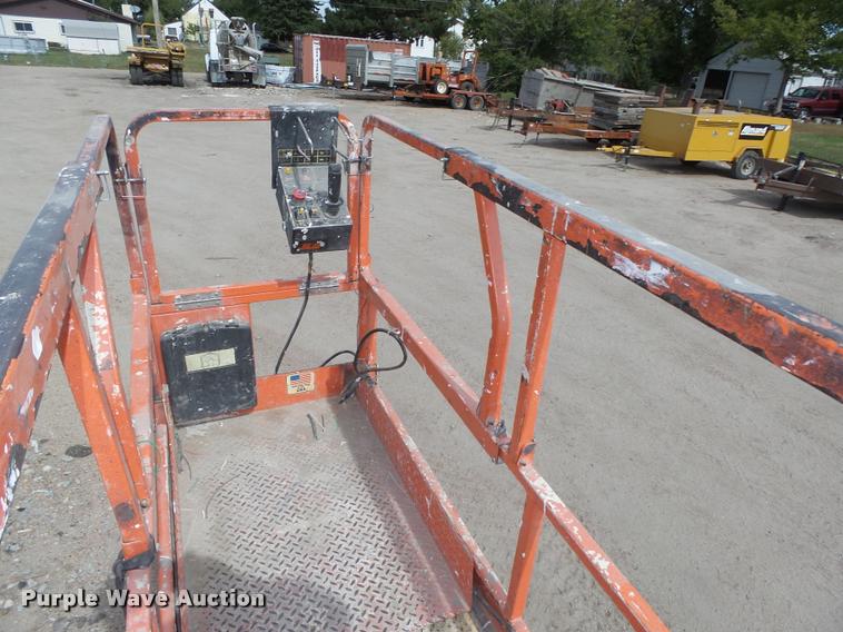 image for item L4067 JLG 2632E2 scissor lift