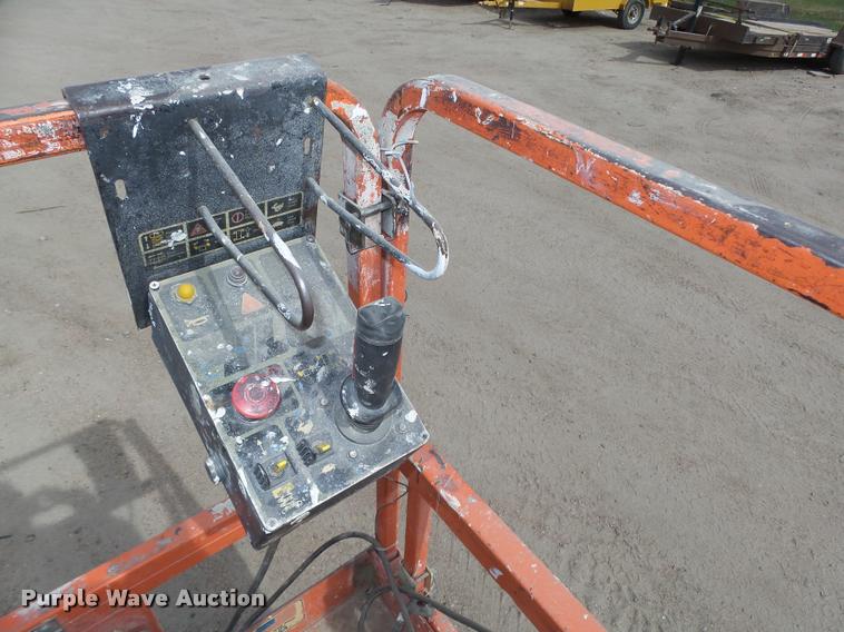 image for item L4067 JLG 2632E2 scissor lift