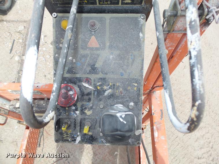 image for item L4067 JLG 2632E2 scissor lift