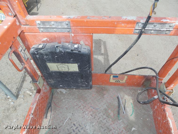 image for item L4067 JLG 2632E2 scissor lift
