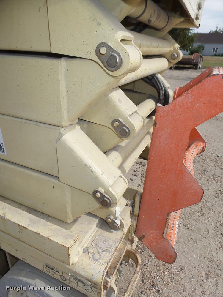 image for item L4067 JLG 2632E2 scissor lift