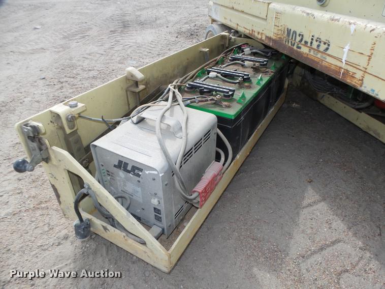 image for item L4067 JLG 2632E2 scissor lift