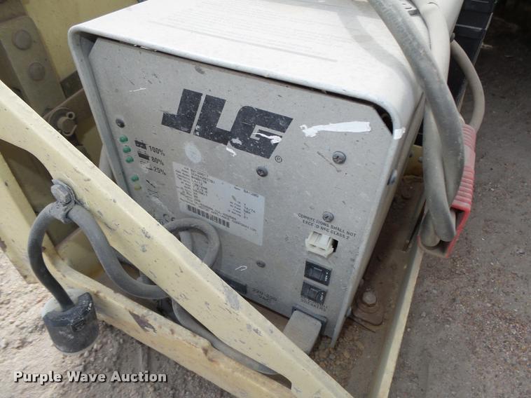 image for item L4067 JLG 2632E2 scissor lift