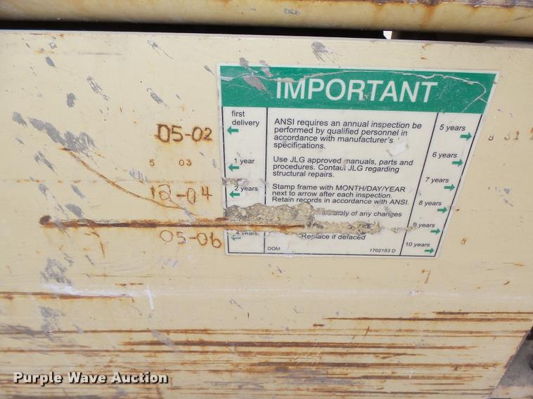 image for item L4067 JLG 2632E2 scissor lift