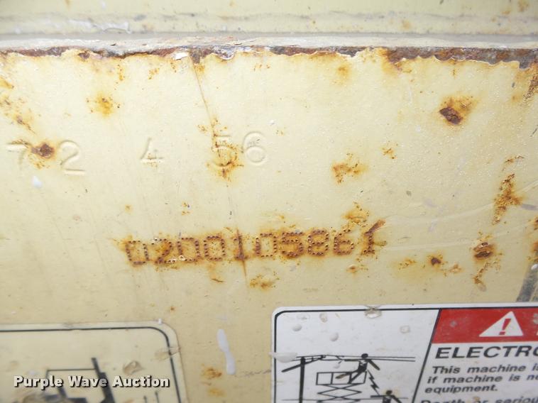 image for item L4067 JLG 2632E2 scissor lift