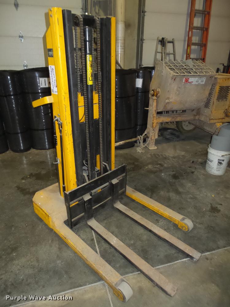 image for item L4071 IBH Big Joe 1524-T8 material lift