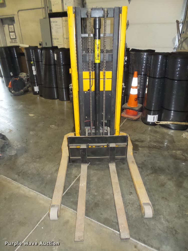 image for item L4071 IBH Big Joe 1524-T8 material lift