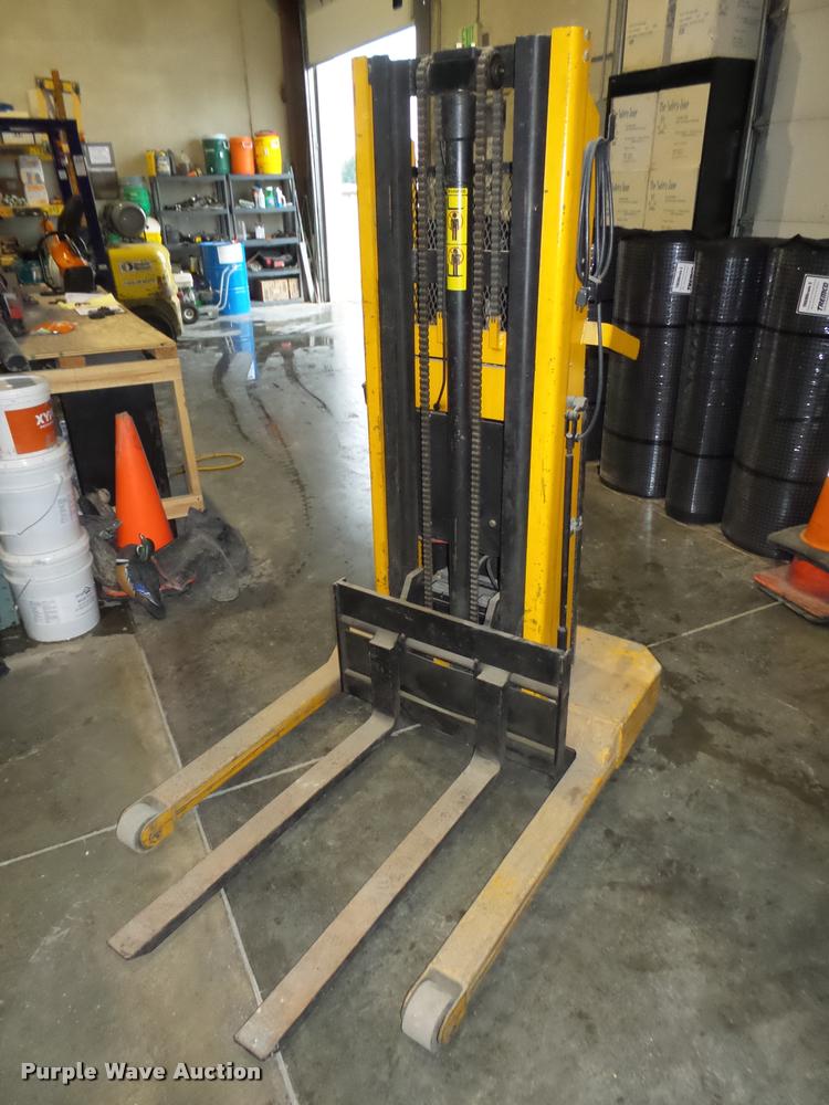 image for item L4071 IBH Big Joe 1524-T8 material lift