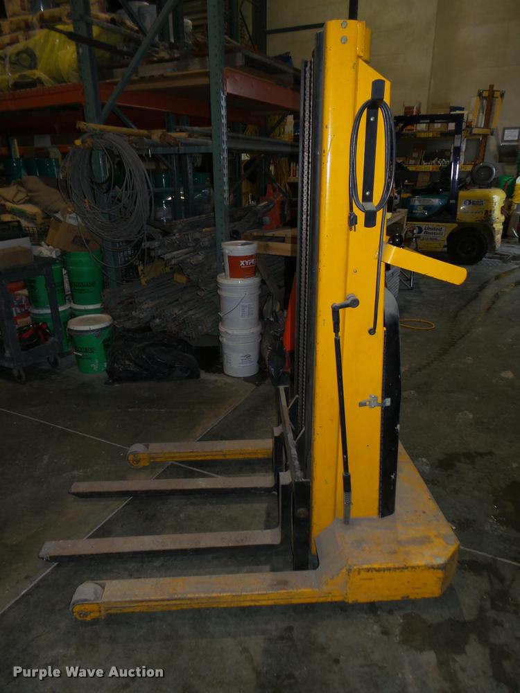 image for item L4071 IBH Big Joe 1524-T8 material lift