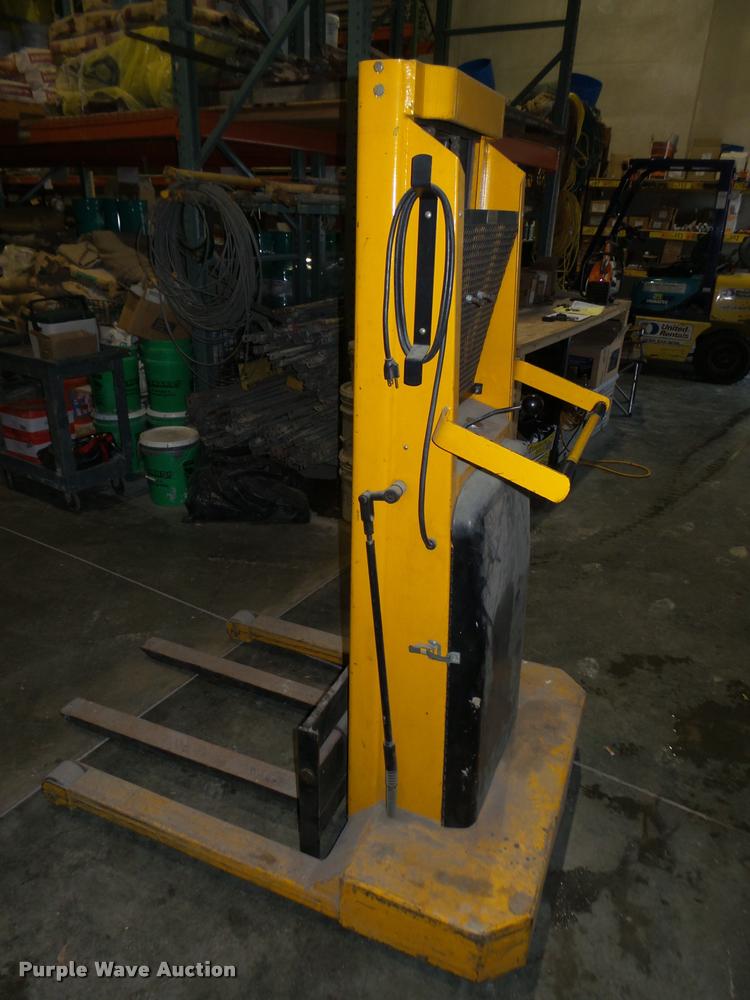 image for item L4071 IBH Big Joe 1524-T8 material lift