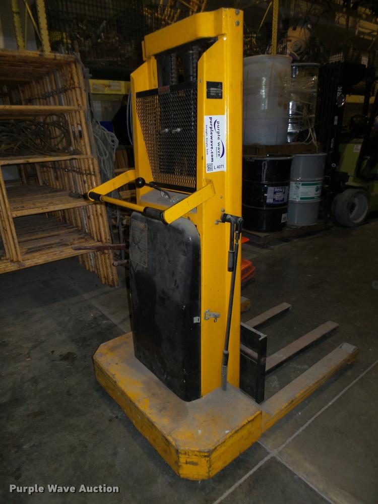 image for item L4071 IBH Big Joe 1524-T8 material lift