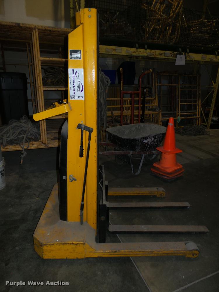 image for item L4071 IBH Big Joe 1524-T8 material lift