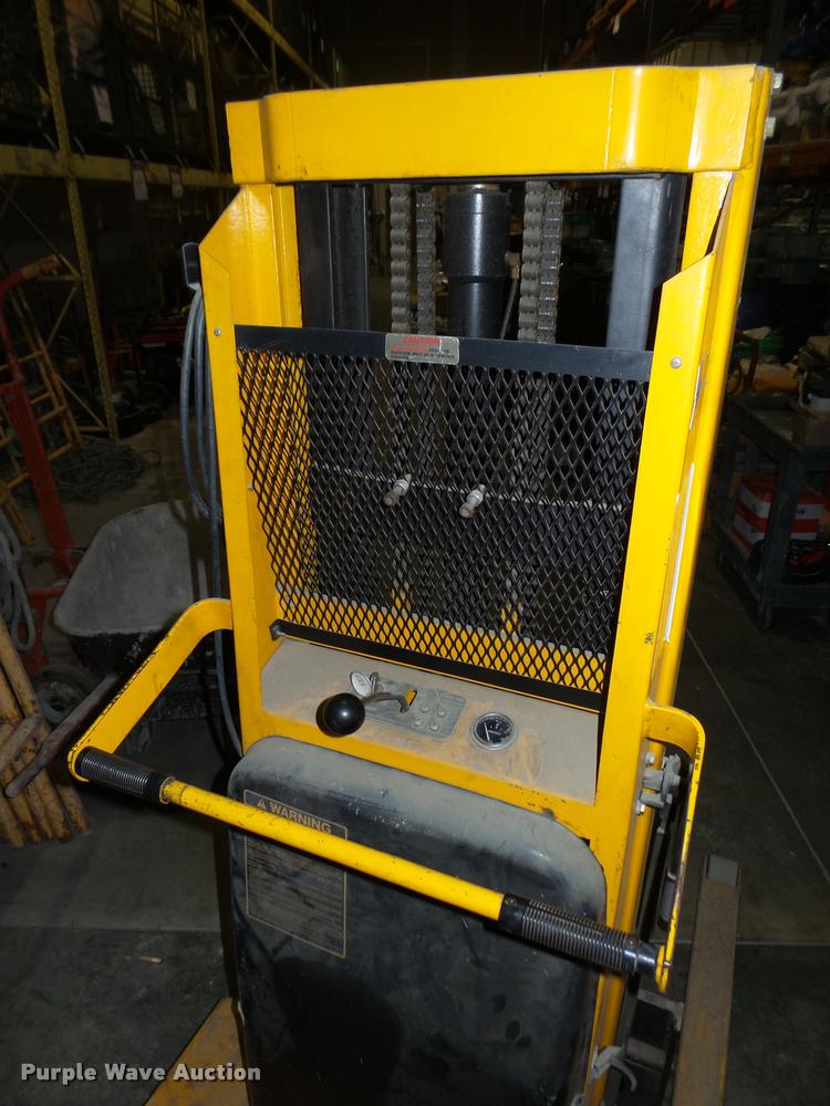 image for item L4071 IBH Big Joe 1524-T8 material lift