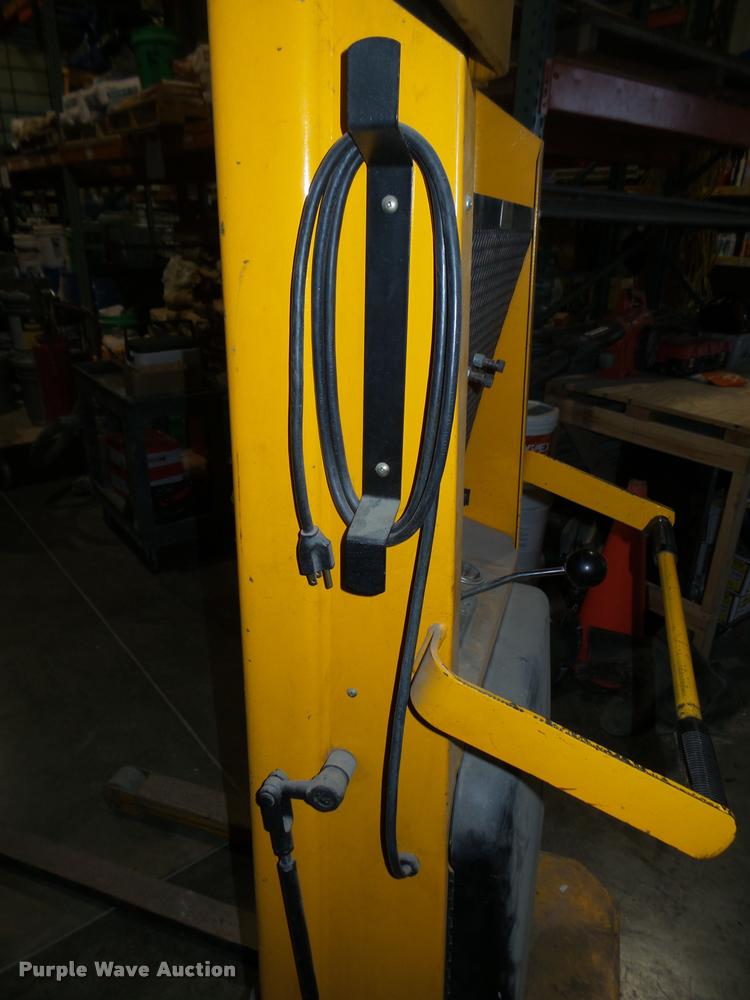 image for item L4071 IBH Big Joe 1524-T8 material lift