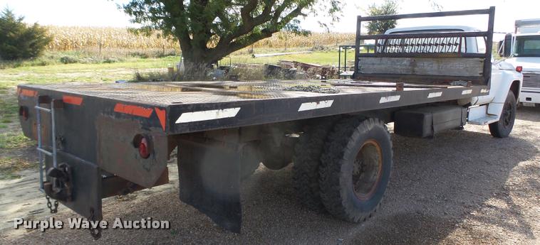 image for item L4095 1977 Ford F600 truck cab and chassis