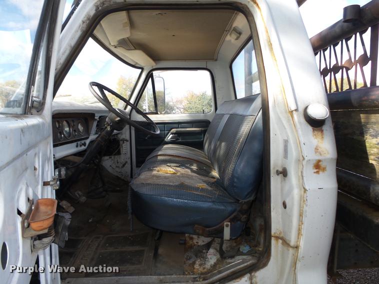image for item L4095 1977 Ford F600 truck cab and chassis